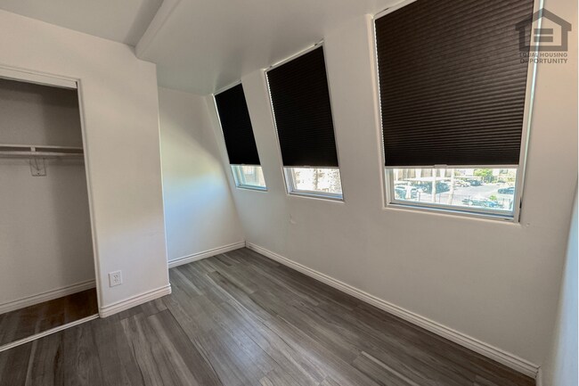 Building Photo - 2Bed/1.5Bath Condo at Cactus Rd/19th Ave! Ready for Immediate Move-In! – POOL VIEW!