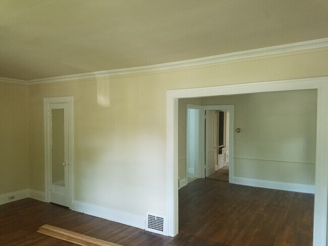 Building Photo - 1619 Hillcrest Rd