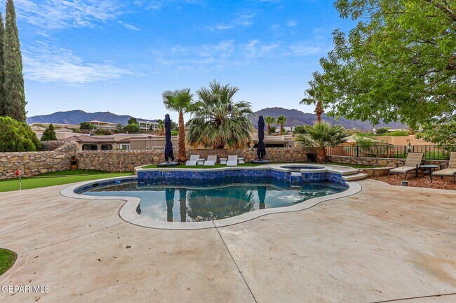 Building Photo - 6528 Calle Placido Dr