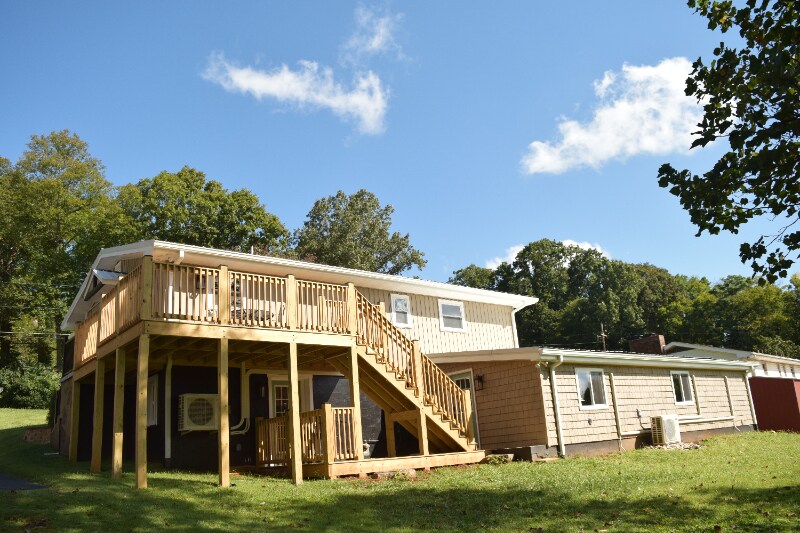 Building Photo - 1704 S Forest Dr