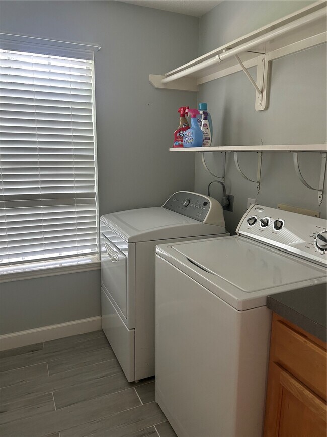 Building Photo - 18419 Autumn Park Dr