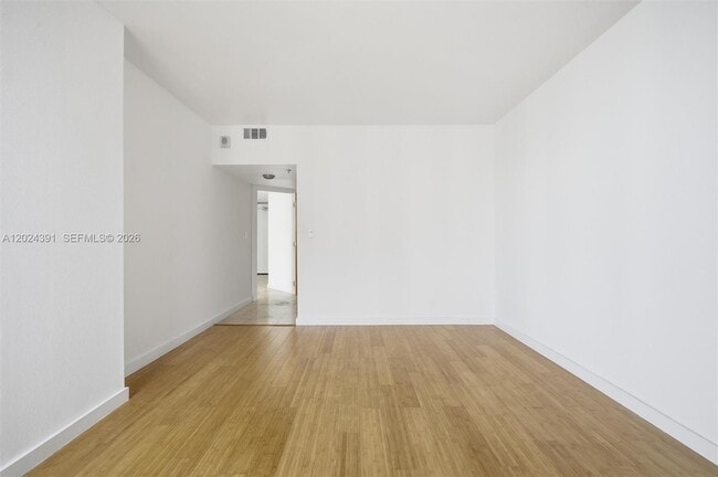 Building Photo - 520 Brickell Key Dr