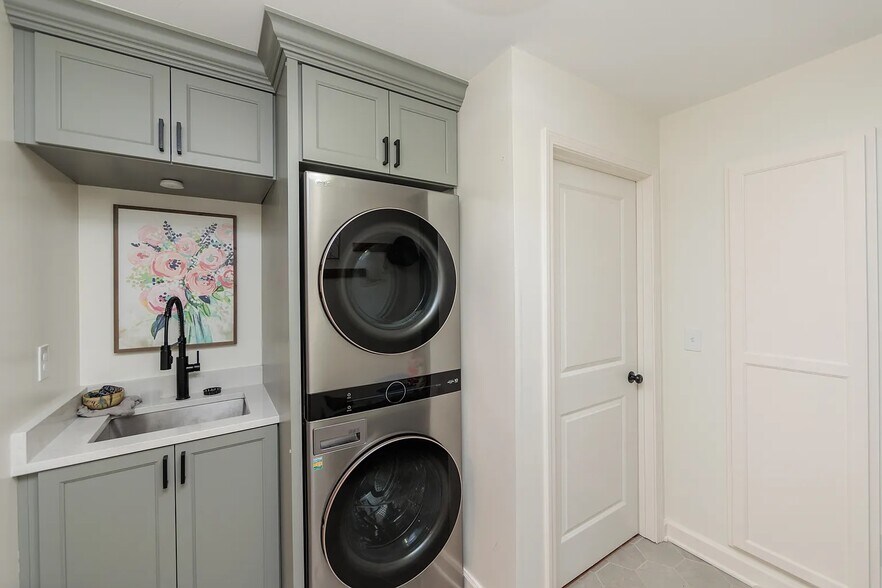 Building Photo - 8420 Timber Trl