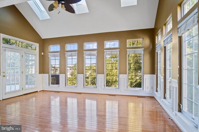 Building Photo - 211 Park Gate Dr SE