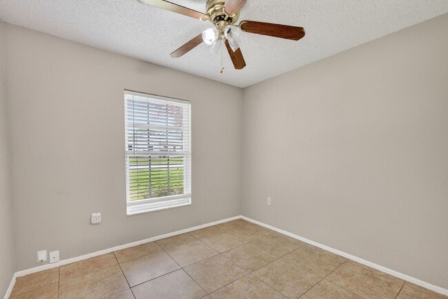 Building Photo - 3 Bedroom Home in Tavares – Available Now!