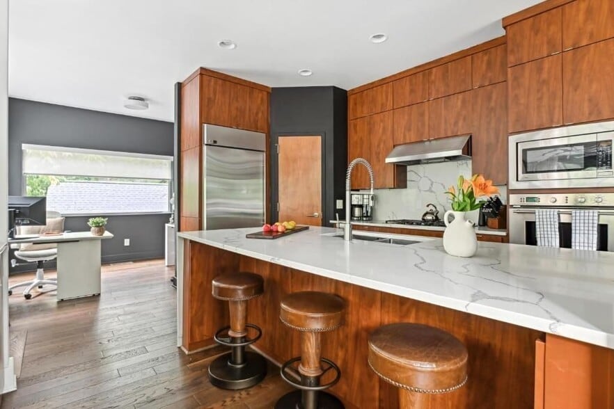 Building Photo - 1960 Tall Tree Dr NE