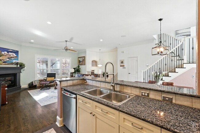 Building Photo - 1500 Pecos St