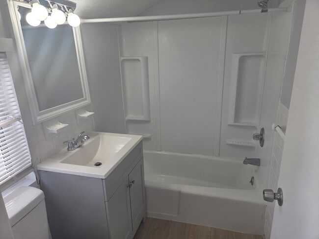 Building Photo - 0 Town House Ct