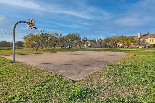 Building Photo - 2314 Capitan Dr