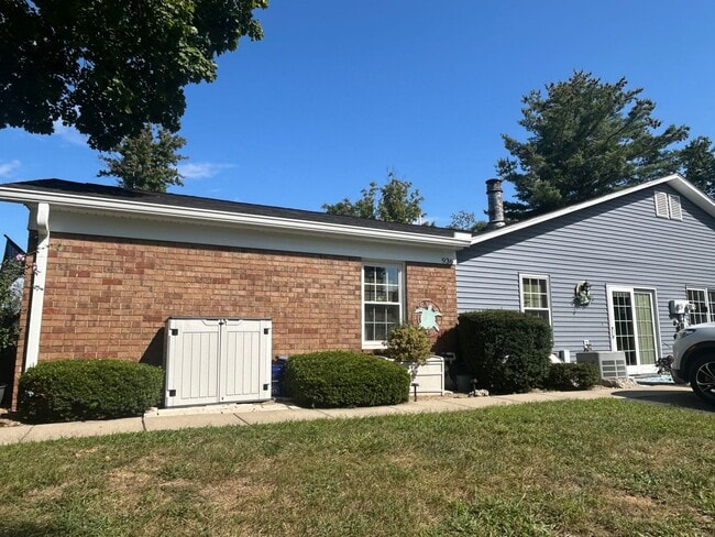 Building Photo - 936 E Commons Dr