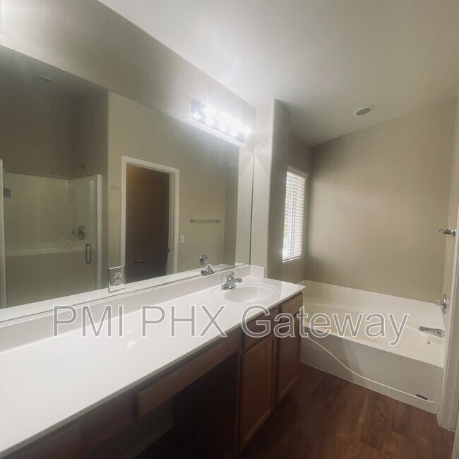 Building Photo - 1152 S Marie Ct