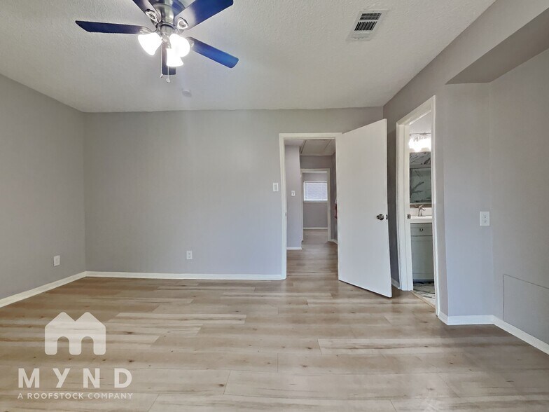 Building Photo - 10450 Hammerly Blvd
