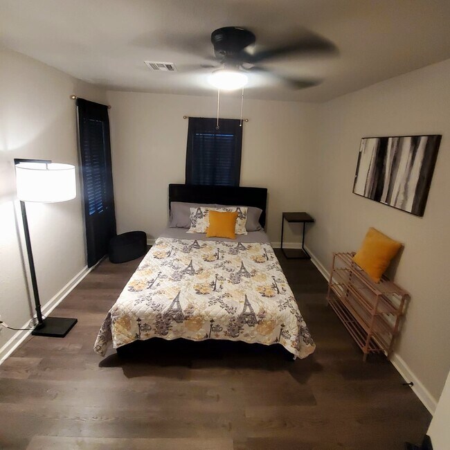 Building Photo - 1538 NE 42nd St