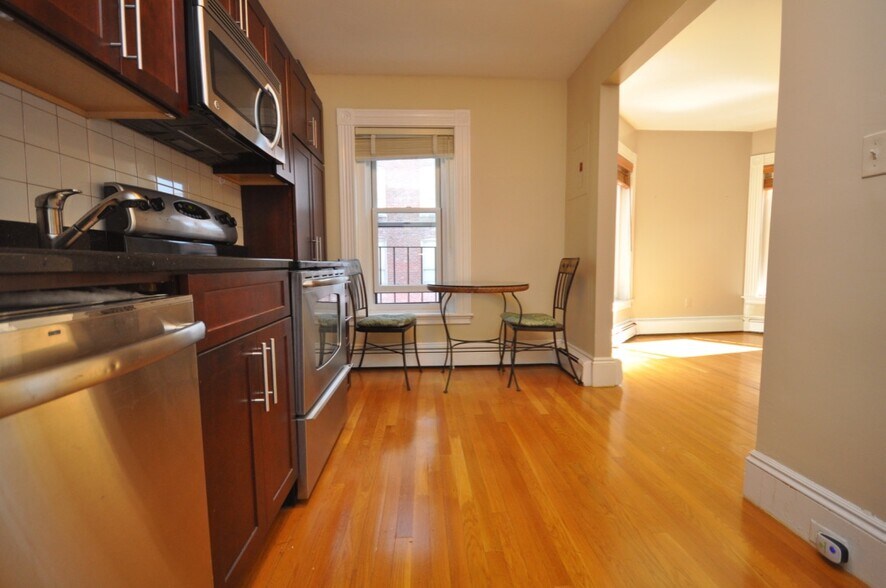 Building Photo - 218 Newbury St