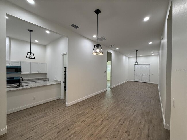 Building Photo - 14 S Forest St