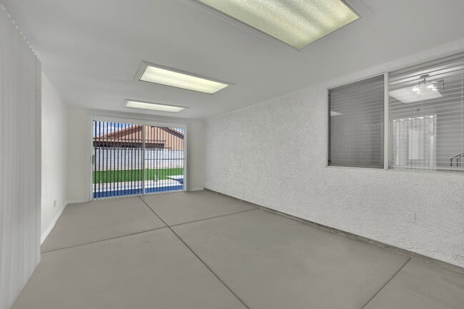 Building Photo - SEPTEMBER SPECIAL! SIGN YOUR LEASE BY 09.3...