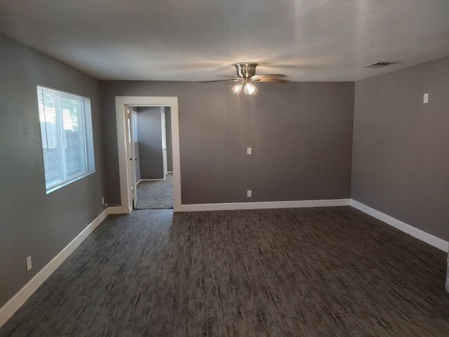 Building Photo - 2 Bedroom - 2 Bath - 1034 Sq. Ft. Duplex