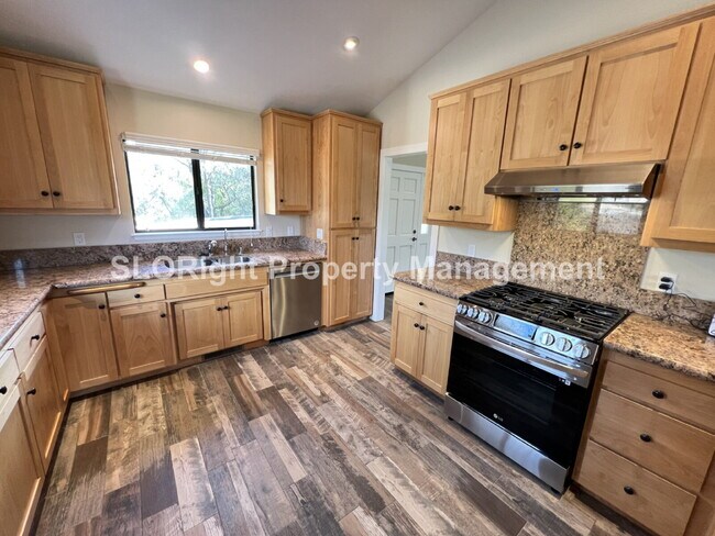 Building Photo - AVAILABLE NOW - Recently Updated Home in Templeton - 2 Bed / 2 Bath