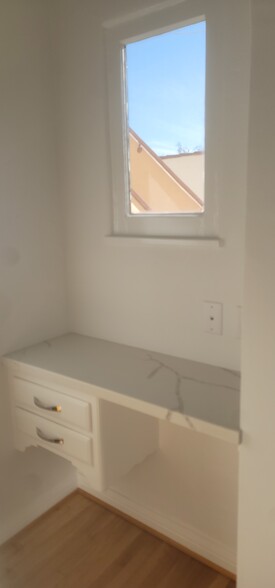 Vanity - 1557 S Genesee Ave