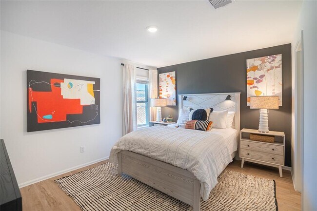 Building Photo - Winwood Home