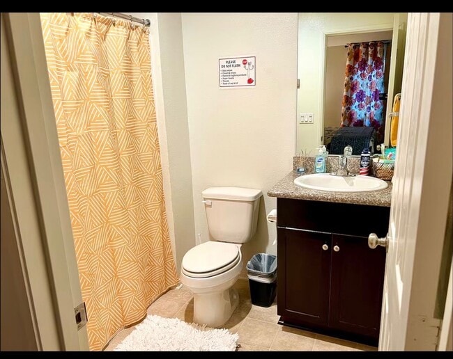 Building Photo - Best Deal in Town - Fully furnished 3 BD 2 BA Home