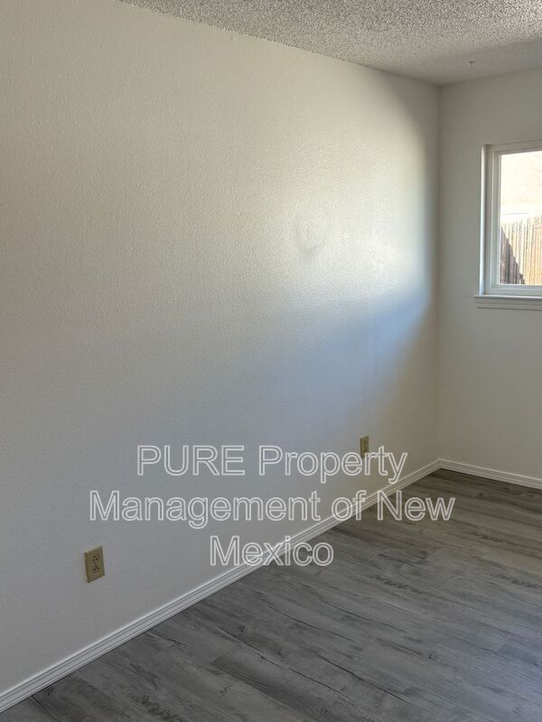 Building Photo - 2701 Texas St NE