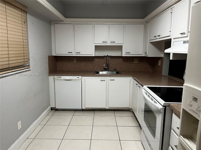 Building Photo - 7000 Nova Dr
