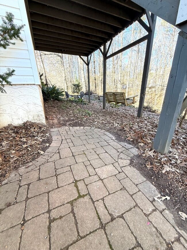 Building Photo - Charming 3 Bedroom Cape Cod