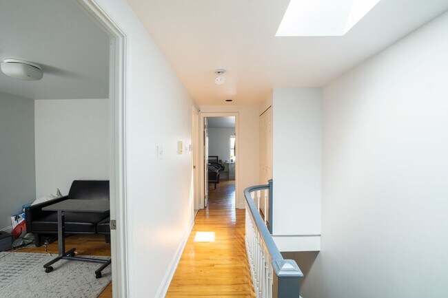 Building Photo - Large Center City Rittenhouse Four Bedroom Home