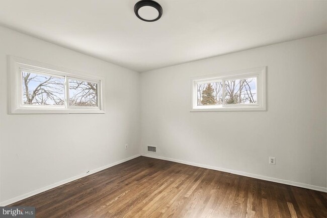 Building Photo - 10725 Maple St