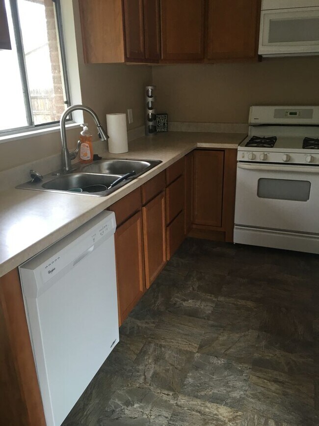 Building Photo - Convenient Location! Easy walk to CU Campu...