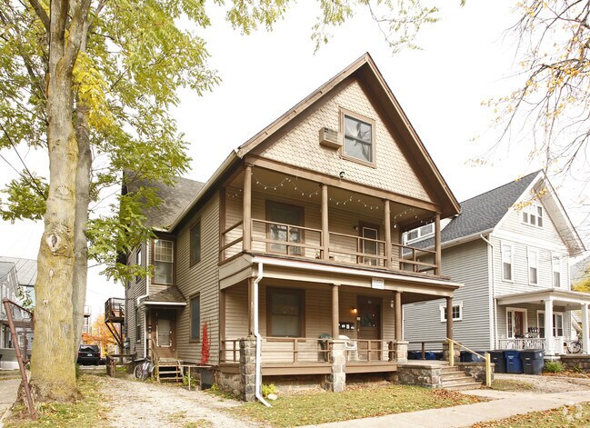 Primary Photo - 709-711 E Ann St