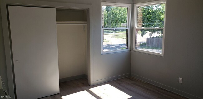 Building Photo - 2 br, 1 bath Apartment - The Metro