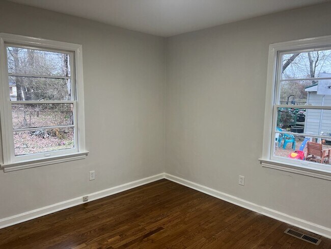 Building Photo - Newly renovated 3bed 1bath for rent!