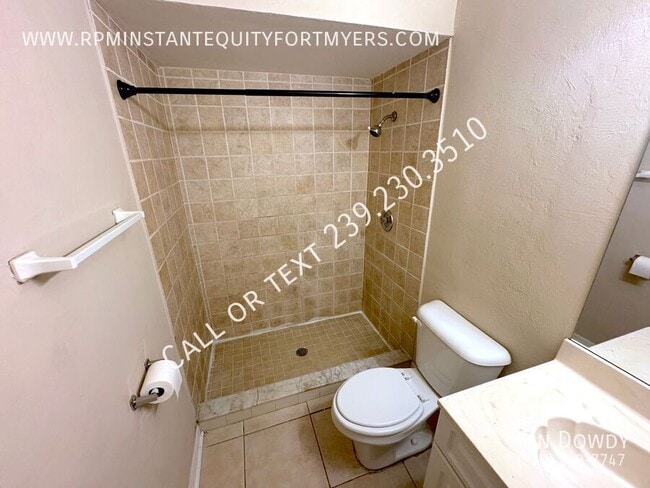 Building Photo - 3024 Santa Barbara Blvd