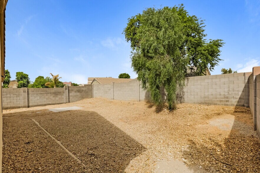 Building Photo - 12814 W Crocus Dr