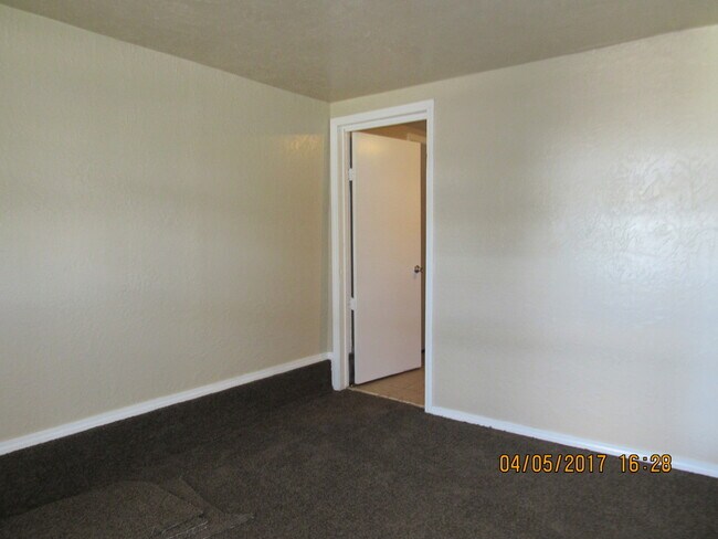 Building Photo - Pet Friendly :) SECTION 8 ACCEPTED!