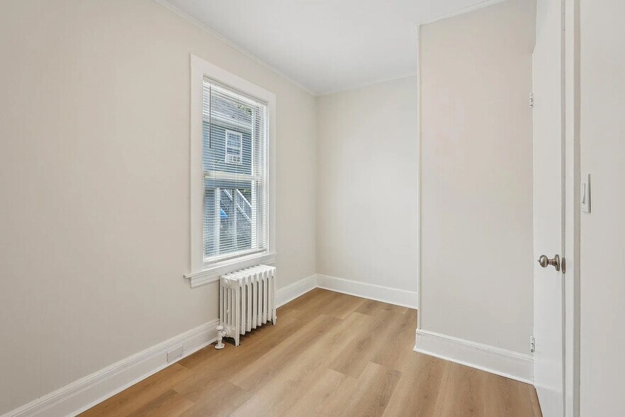 Bedroom - 332 Locust Ave