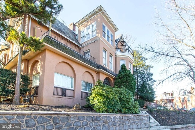 Building Photo - 1400 Delaware Ave