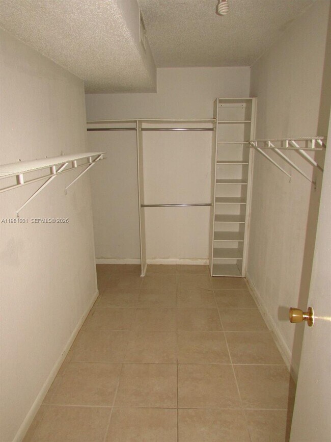 Building Photo - 5100 SW 41st St