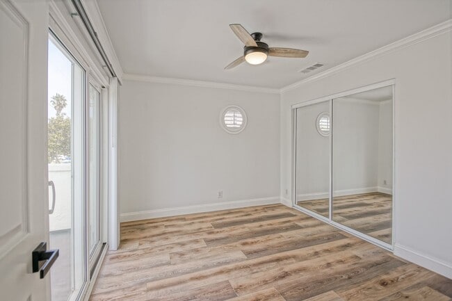 Building Photo - Beautifully Remodeled, Detached Front Town...