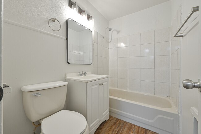 Building Photo - 713 NE 34th Terrace