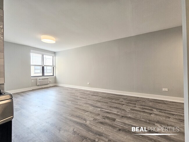 Building Photo - 445 W Barry Ave
