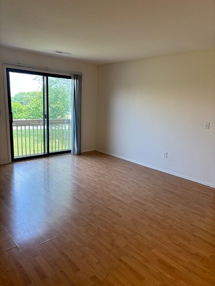 Primary Photo - Knob Pines Apartments