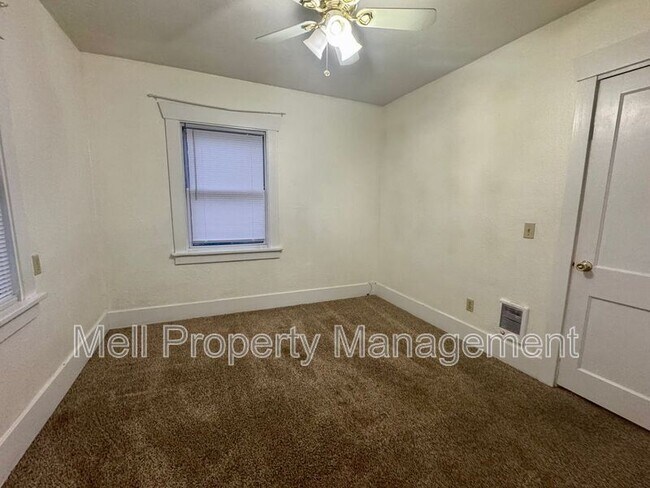 Building Photo - 1514 Summit Dr