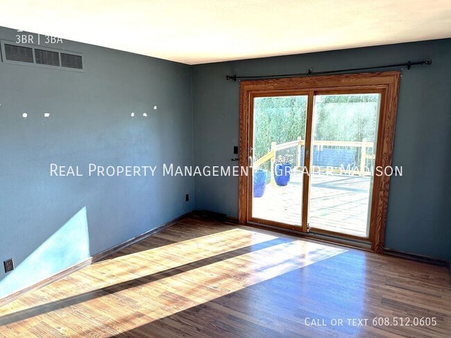 Building Photo - Beautiful split level house rental with 2 ...