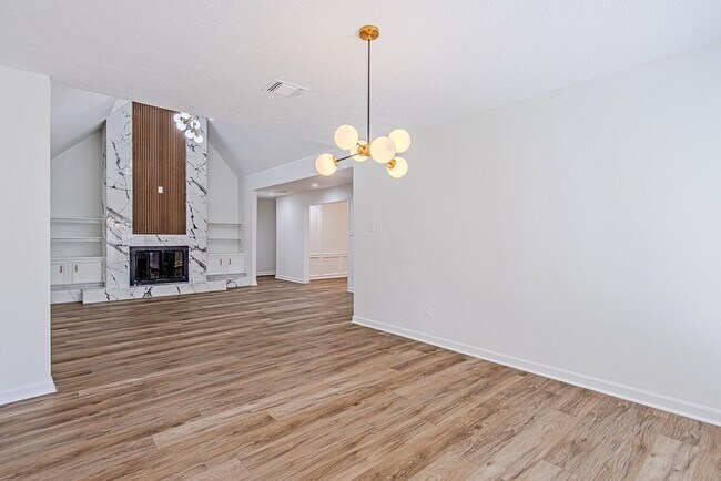 Building Photo - 3406 Forest Village Dr