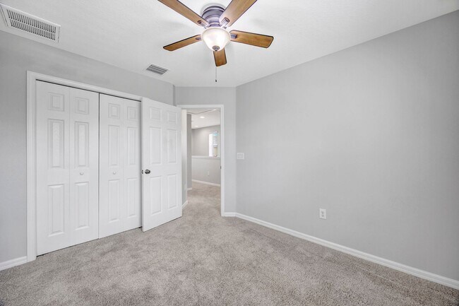 Building Photo - 3 Bedroom 2 Bathroom Townhouse