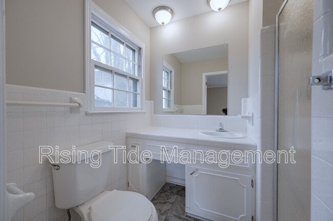 Building Photo - 401 Lance Ln