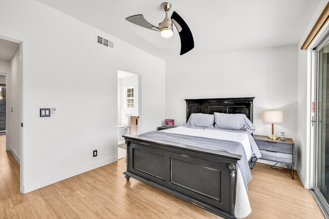 Building Photo - 37535 Melrose Dr